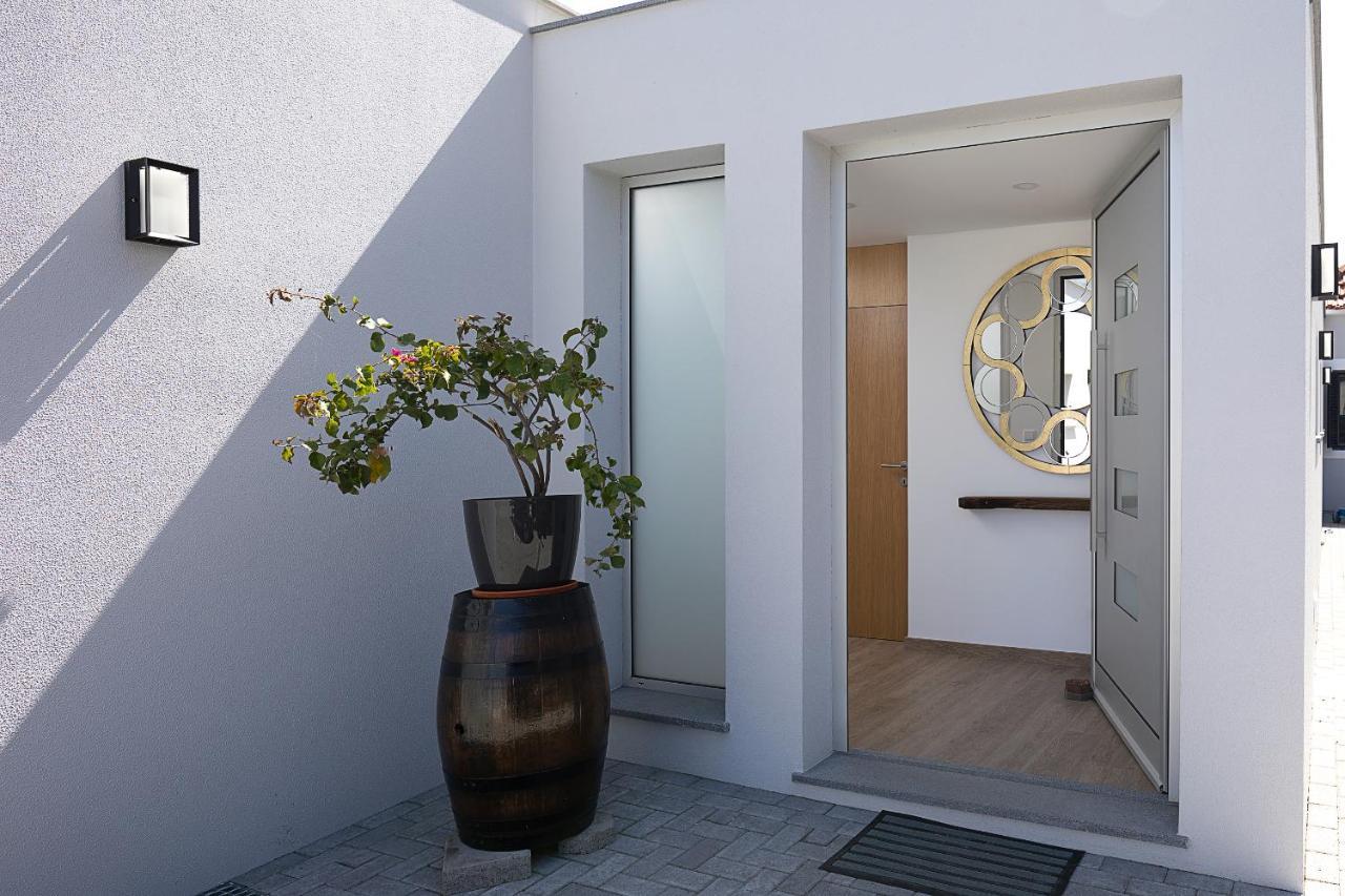 Peak A Boo Private Heated Pool And Private Parking Villa กามารา ดิ โลบุช ภายนอก รูปภาพ